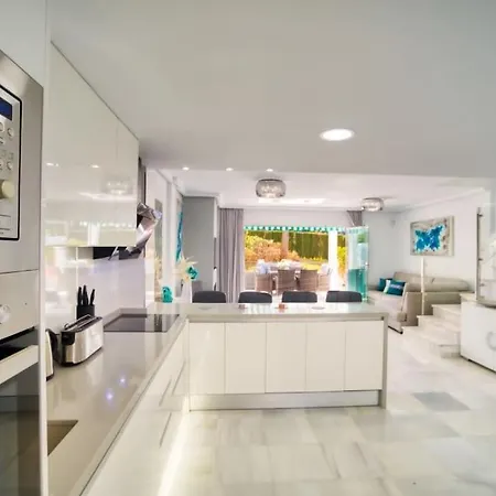 Luxury With Games & Sea Views Tatil Evi Marbella