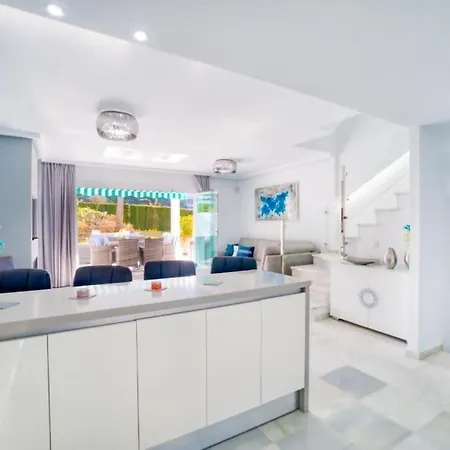 Tatil Evi Luxury With Games & Sea Views Marbella