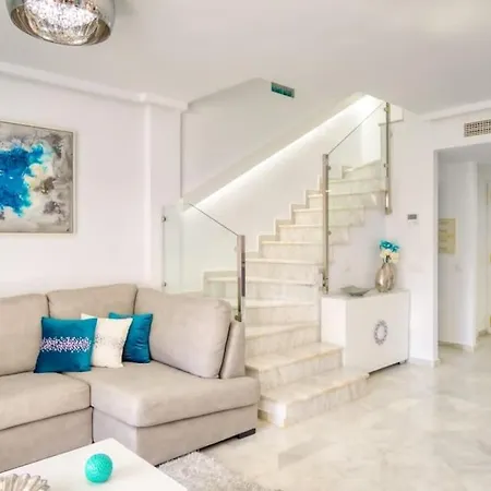 度假居 Luxury With Games & Sea Views