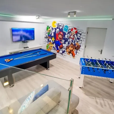 Luxury With Games & Sea Views *