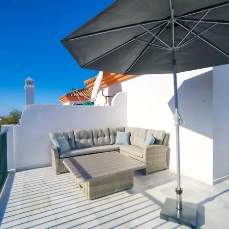 Luxury With Games & Sea Views Marbella