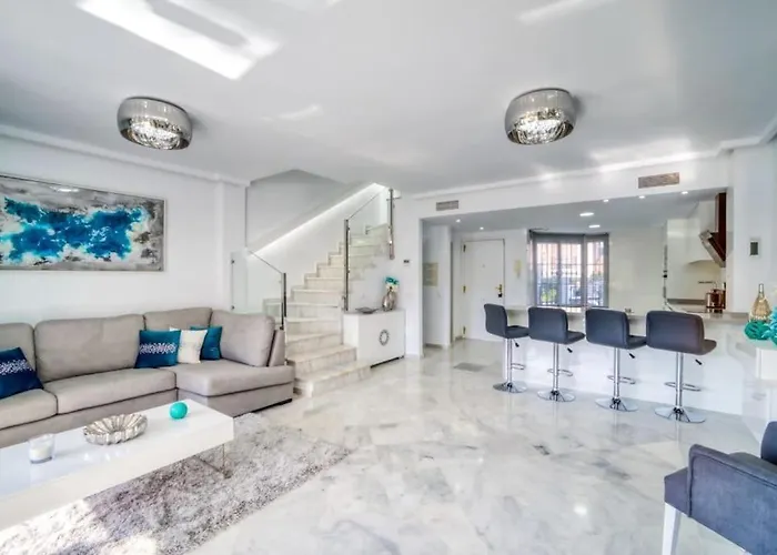 Luxury With Games & Sea Views * 마르베야
