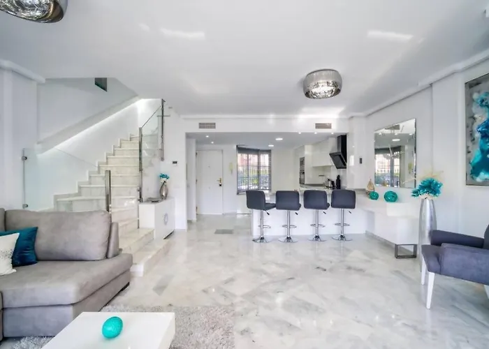 Luxury With Games & Sea Views Casa vacanze