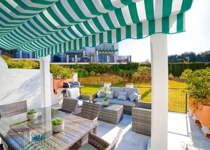 펜션 Luxury With Games & Sea Views