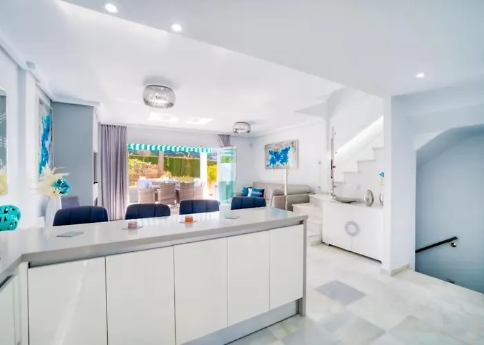 בית נופש Luxury With Games & Sea Views מארבלה